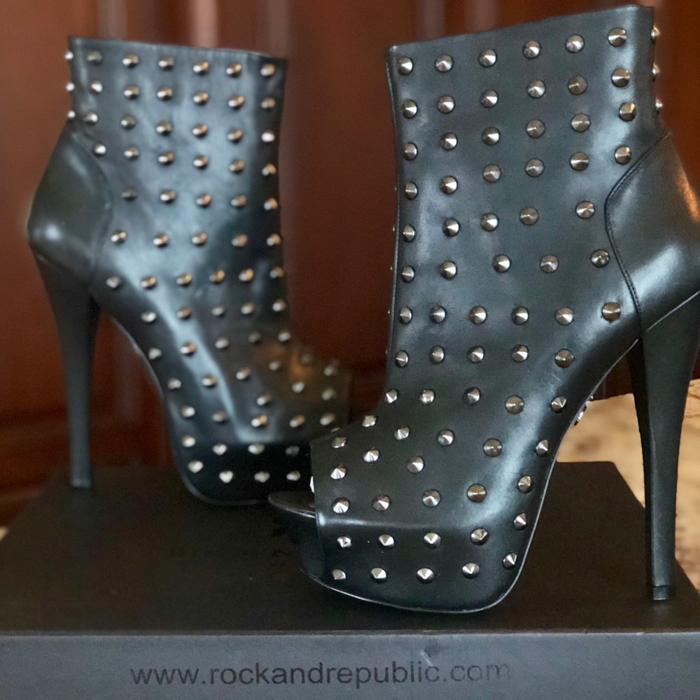 Rock & Republic Gabriel Studded Booties Size 40-10